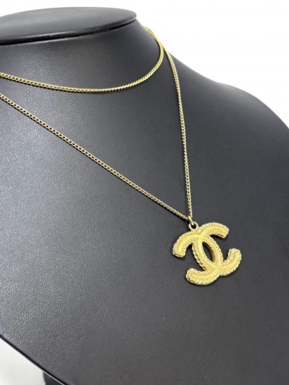 Chanel Coco Mark CC Logo Gold Motif Necklace - Picture 3 of 9